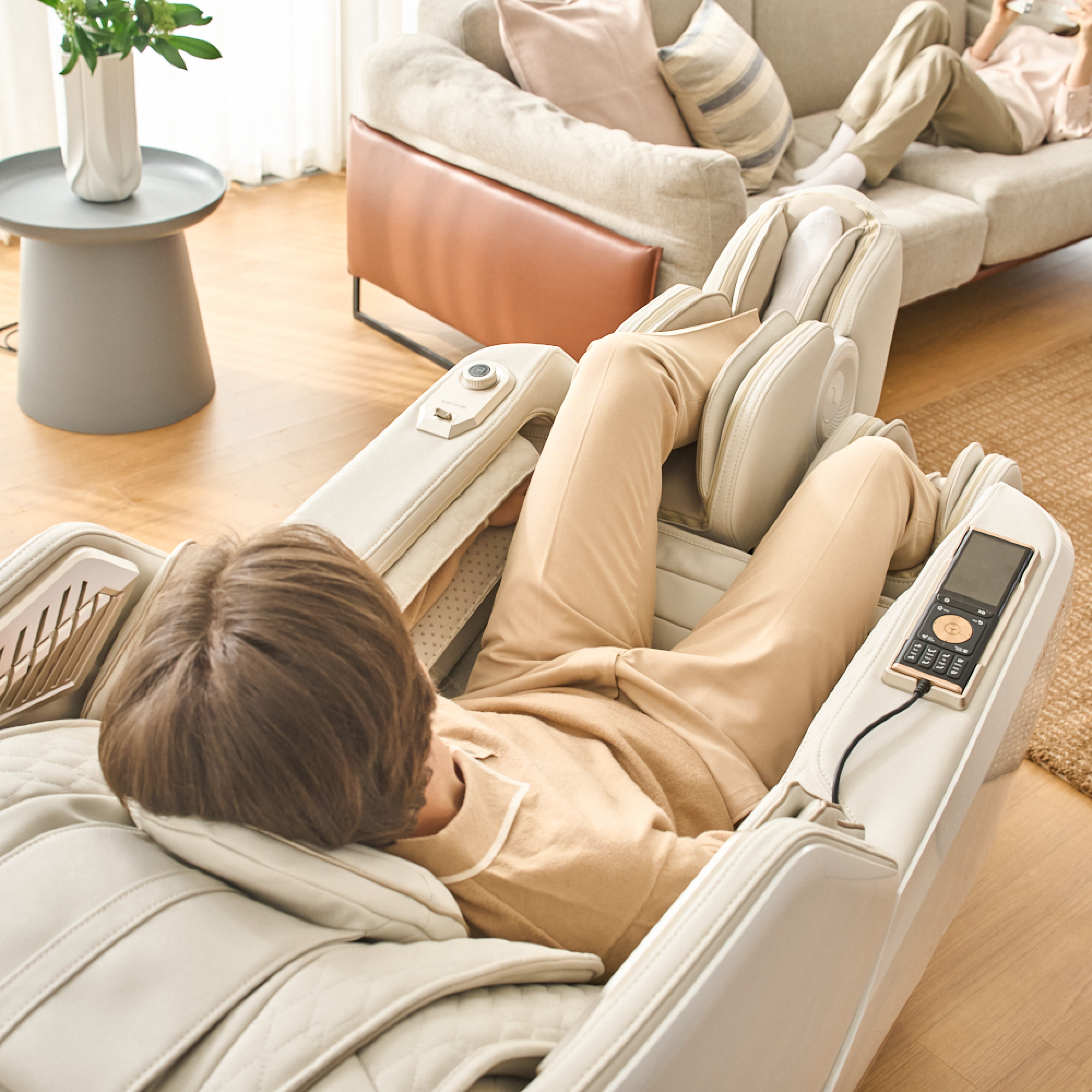 FALCON massage chairs offer deep tissue therapy, ergonomic design, and heat therapy for full-body relaxation and muscle recovery. Perfect for home use. 27 Programs, XD Massage, ROVO Technology, Zero Gravity. Personalized massage profiles with a therapeutic stretch no other chair can match. Falcon is best-in-class for at-home massage chairs. Intuitive and easy to use. Just up to 30 minutes a day will help you relieve stress, relax, and feel better. Healthier body – healthier mind.