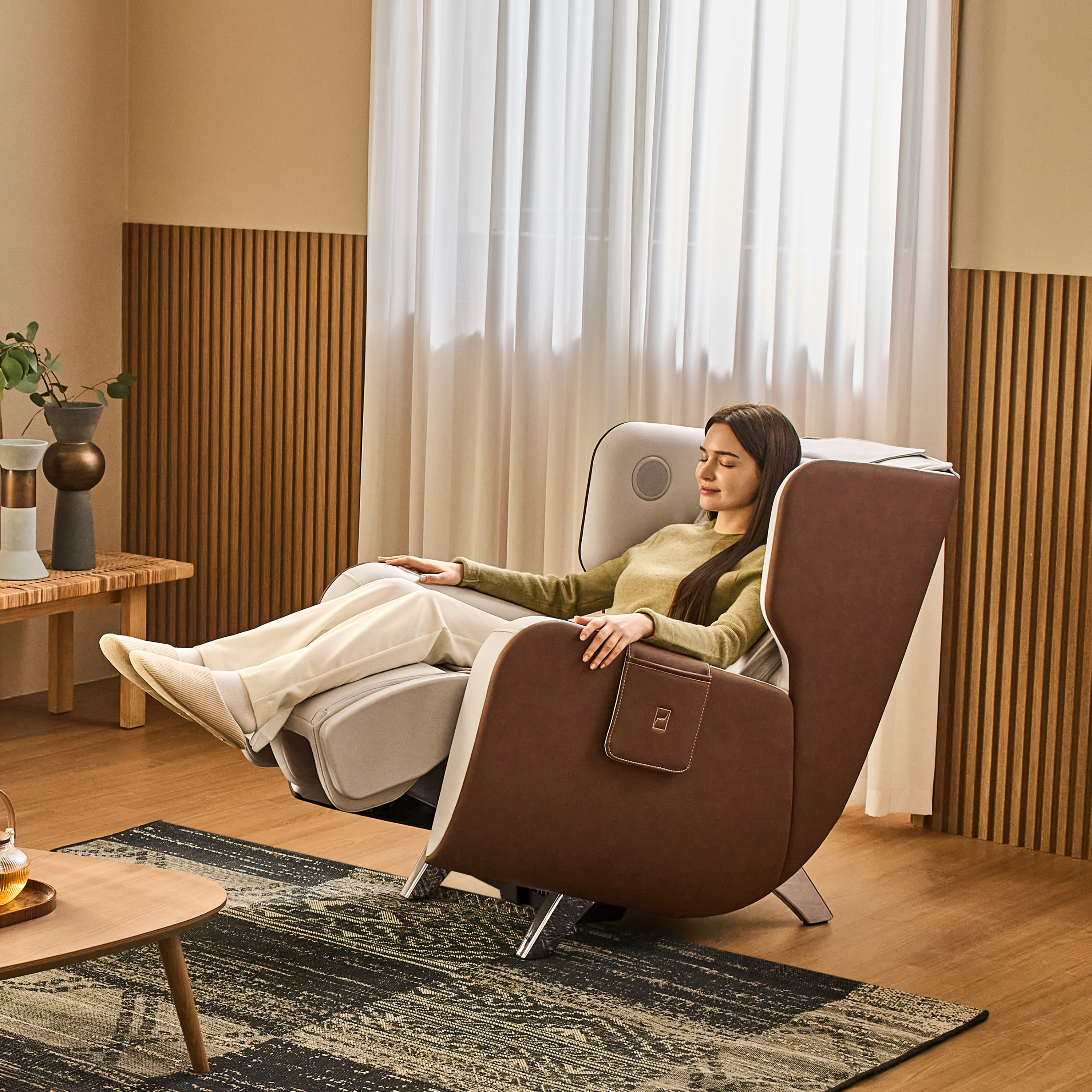 FAMILIE massage chairs offer deep tissue therapy, ergonomic design, and heat therapy for full-body relaxation and muscle recovery. Perfect for home use, these therapeutic chairs deliver unparalleled stress relief and comfort. Minimalist chair, maximum features.
Zero-gravity recliner, auto/manual massage chair with air bag calf massage and Bluetooth speakers. Chic lounger and luxury massage in one.