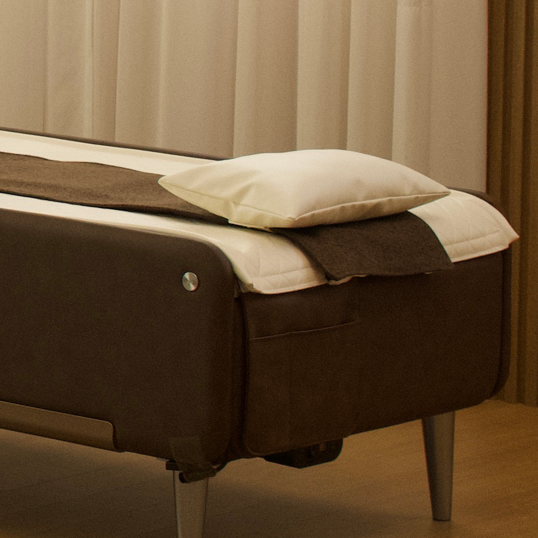 I had never seen a bed-type massage bed and doubted how it would provide a massage. But that doubt disappeared after I fell asleep with the heat therapy massage on. The pain in the back of my neck disappeared!